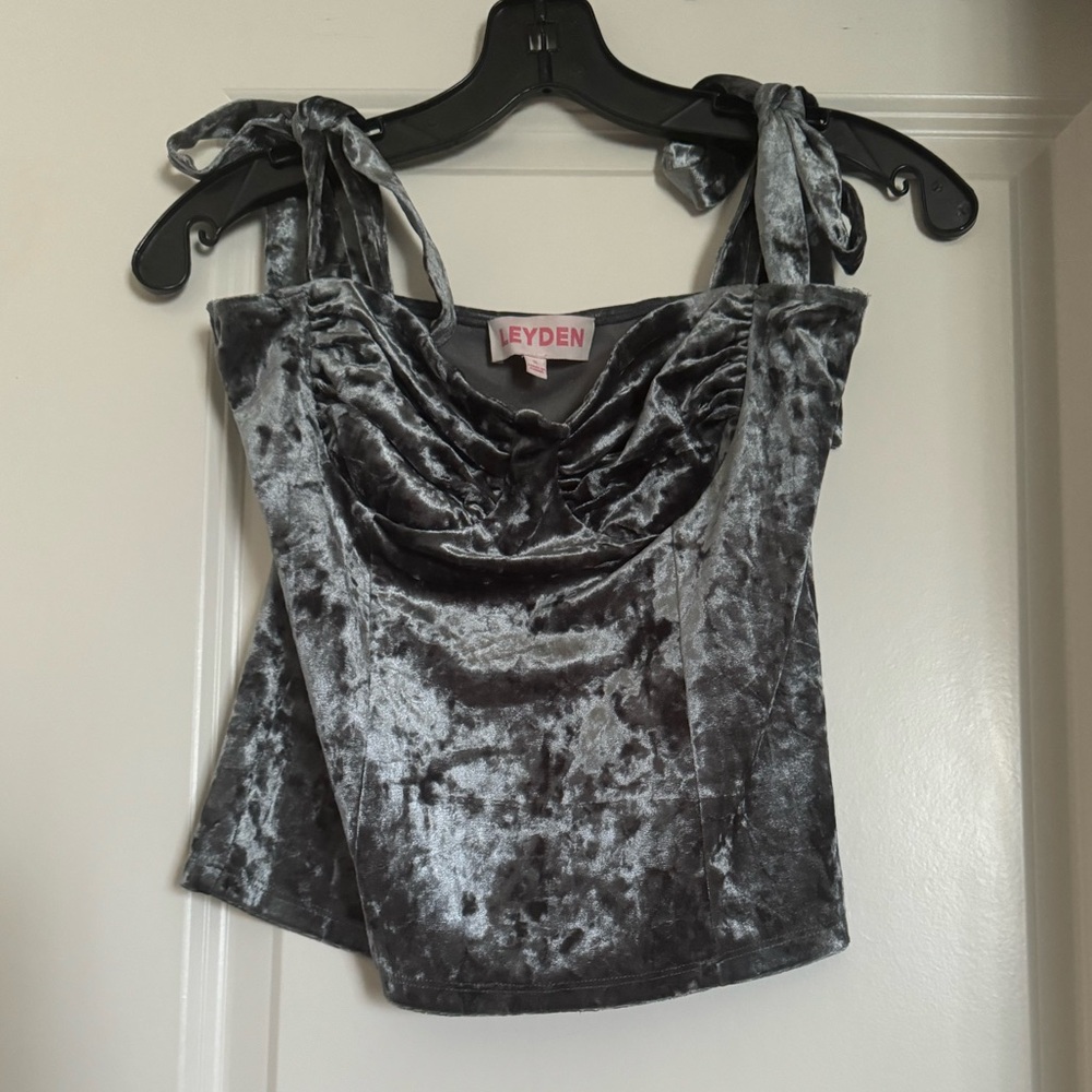 Leyden top size small color metallic gray